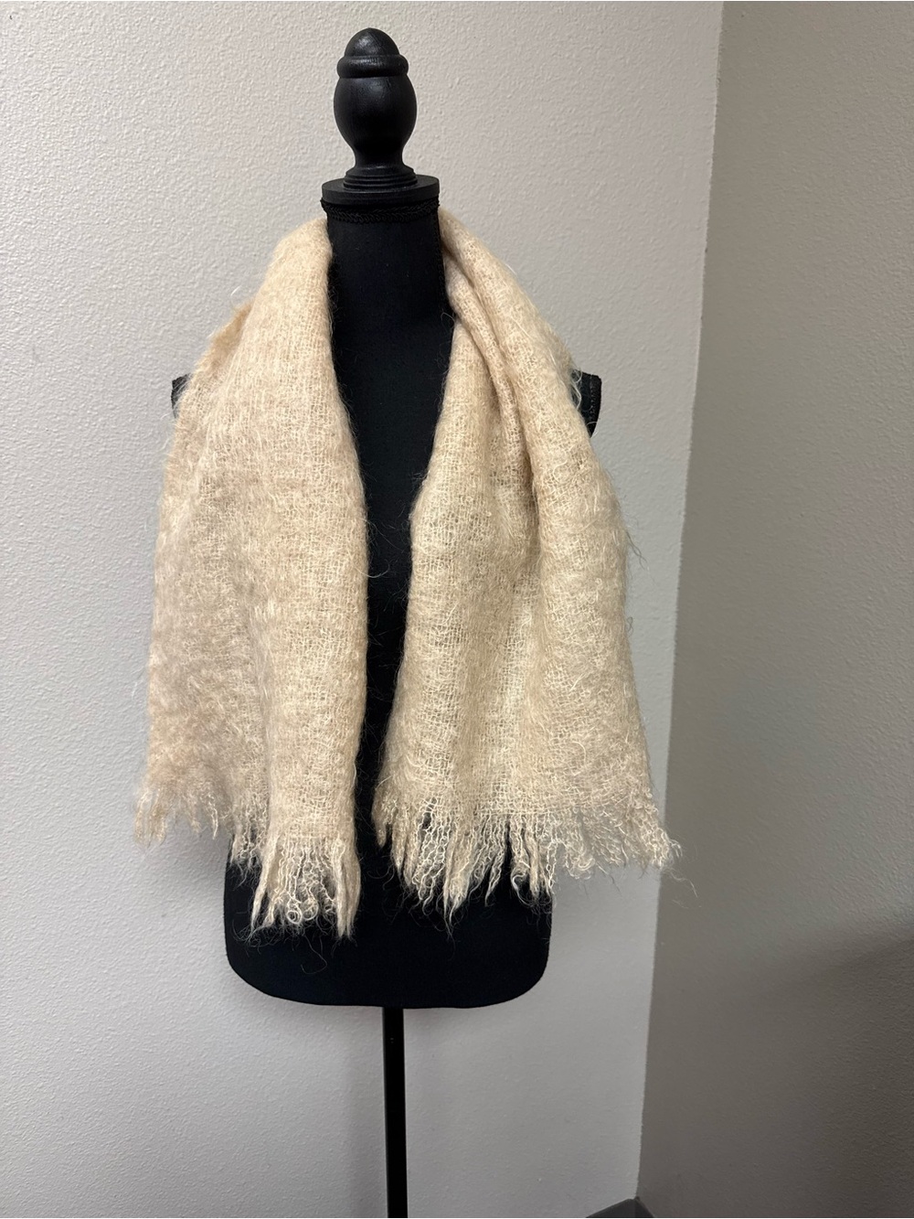Vintage Glen Cree 100% Mohair Cream Fringe Scarf Scotland 47 Inch
